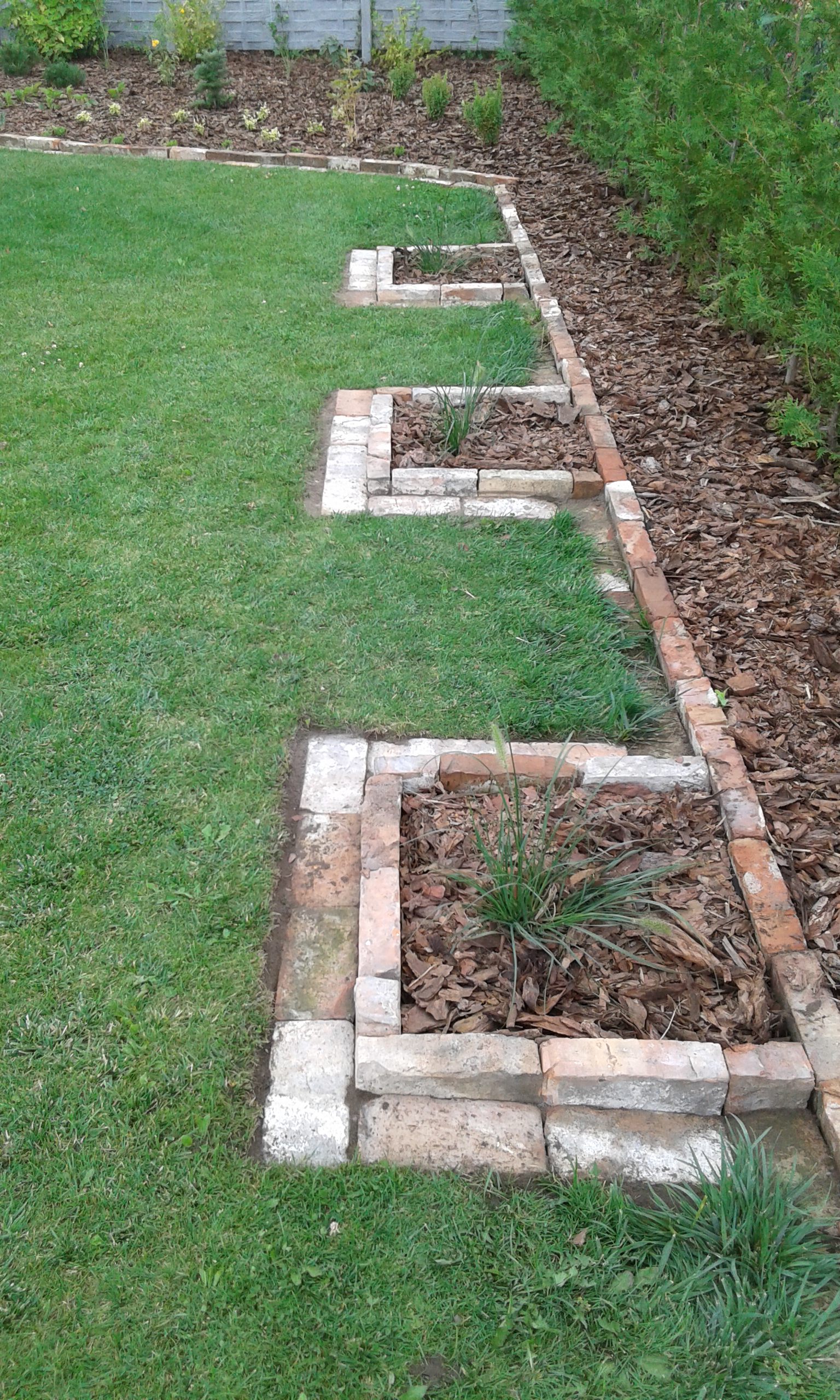 Zabezpieczone: Projekt rabaty w ogrodzie przydomowym w Skórzewie